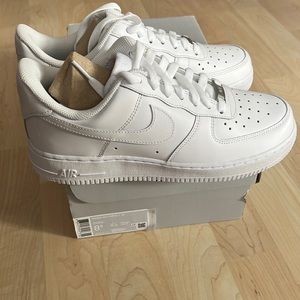 NEW WITH TAGS Nike Air Force 1 ‘07 size 8.5 White